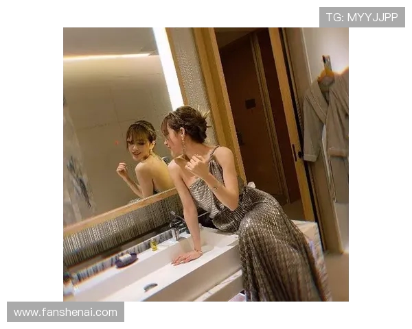 解说Rita侧颜日常曝光 回归赛场视角的运动生活记录节奏观察